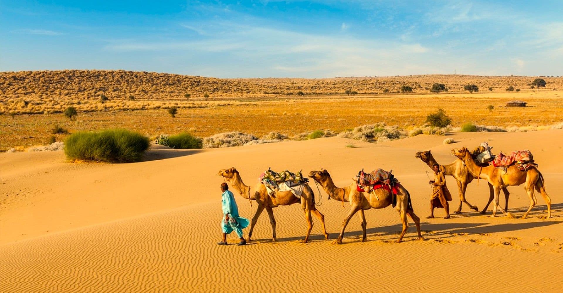 https://www.rajasthantourpackages.in/_next/image?q=75&url=https%3A%2F%2Fik.imagekit.io%2Fx7ulapdbp%2F30ec11f4-e0bd-4032-9d45-a4deb846311d-5days-jaipur-udaipur-desert-tours.jpg&w=3840